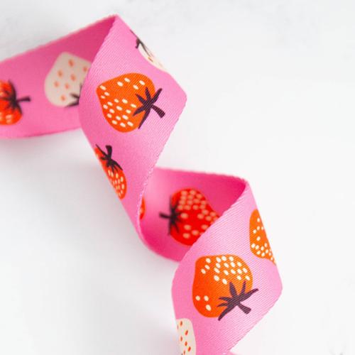 Strawberry Daisy Webbing 1.5”